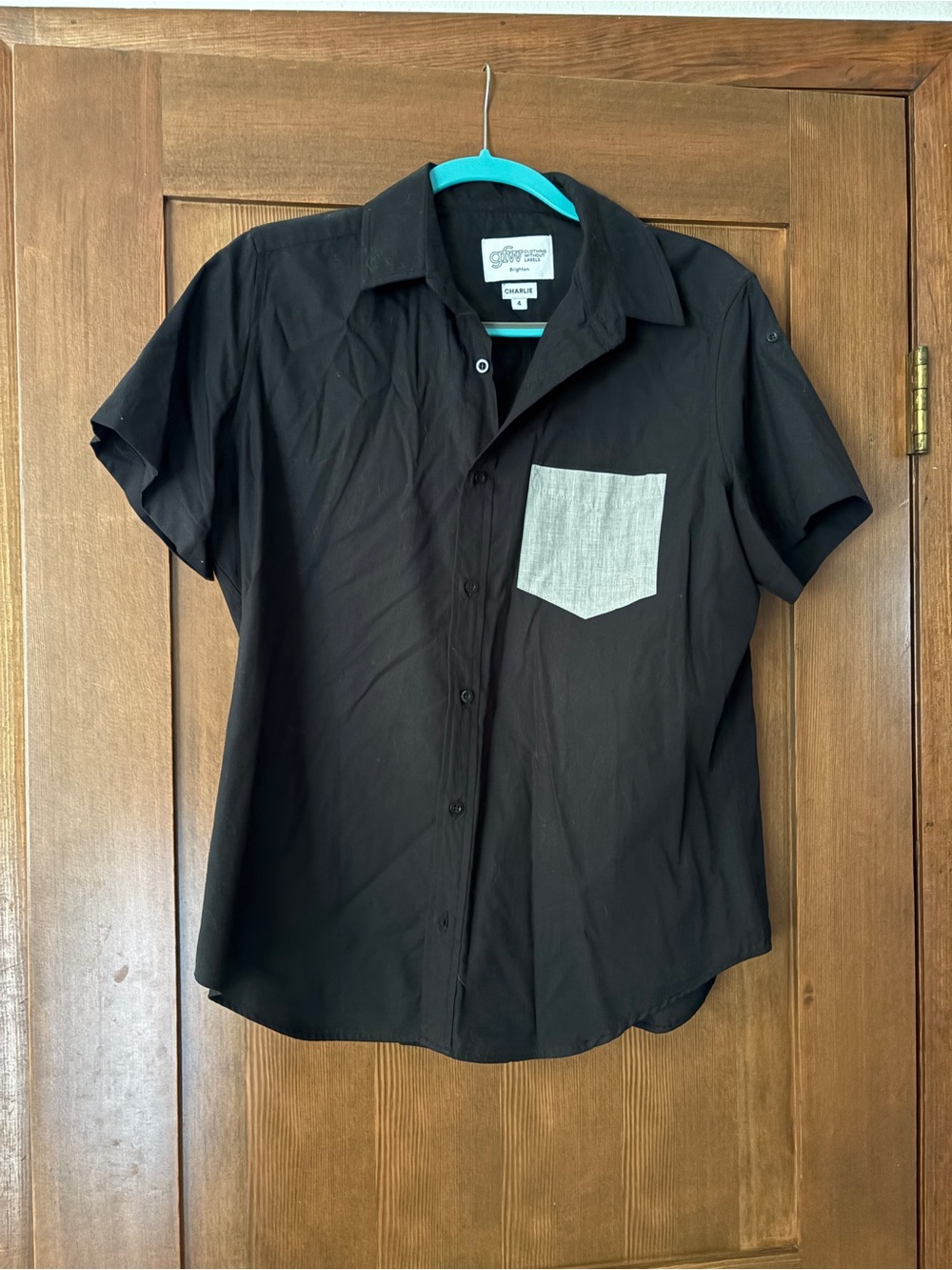 Classic Fit Black Short-Sleeve Button-Down with Contrast Gray Pocket
